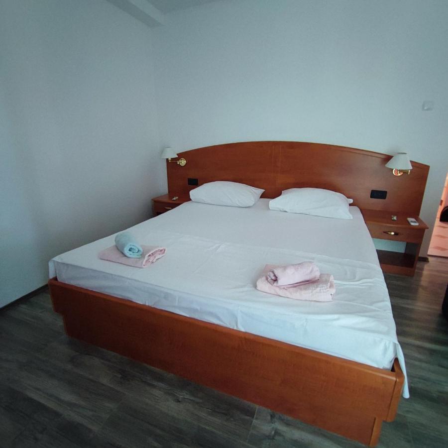 Apartmani Olivera 2 Supetarska Draga Ngoại thất bức ảnh