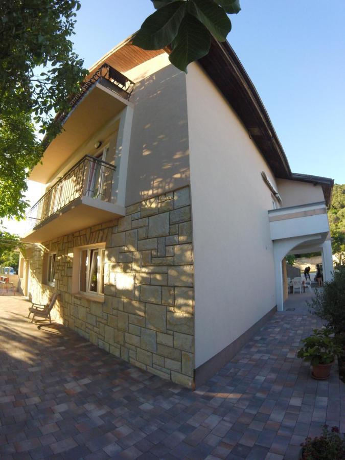 Apartmani Olivera 2 Supetarska Draga Ngoại thất bức ảnh